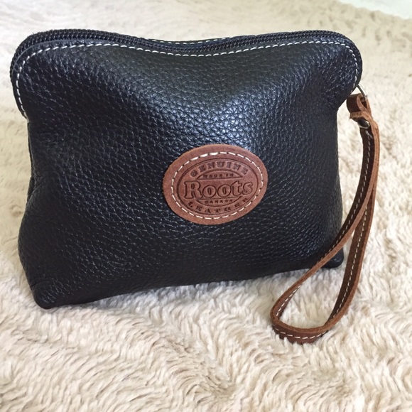 ROOTS pebbled leather wristlet pouch purse logo